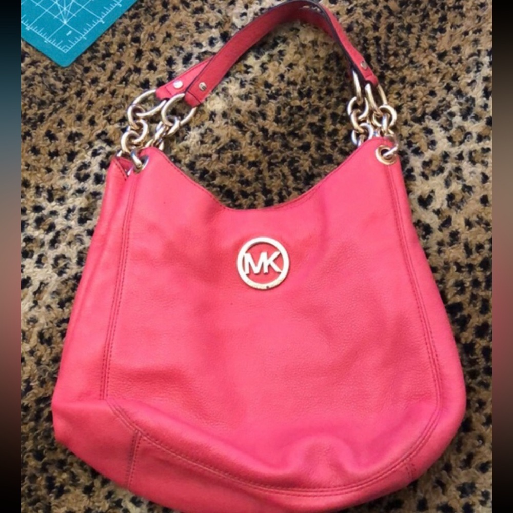 Michael Kors Fulton pink salmon colored purse with gold hardware 🩷 vintage